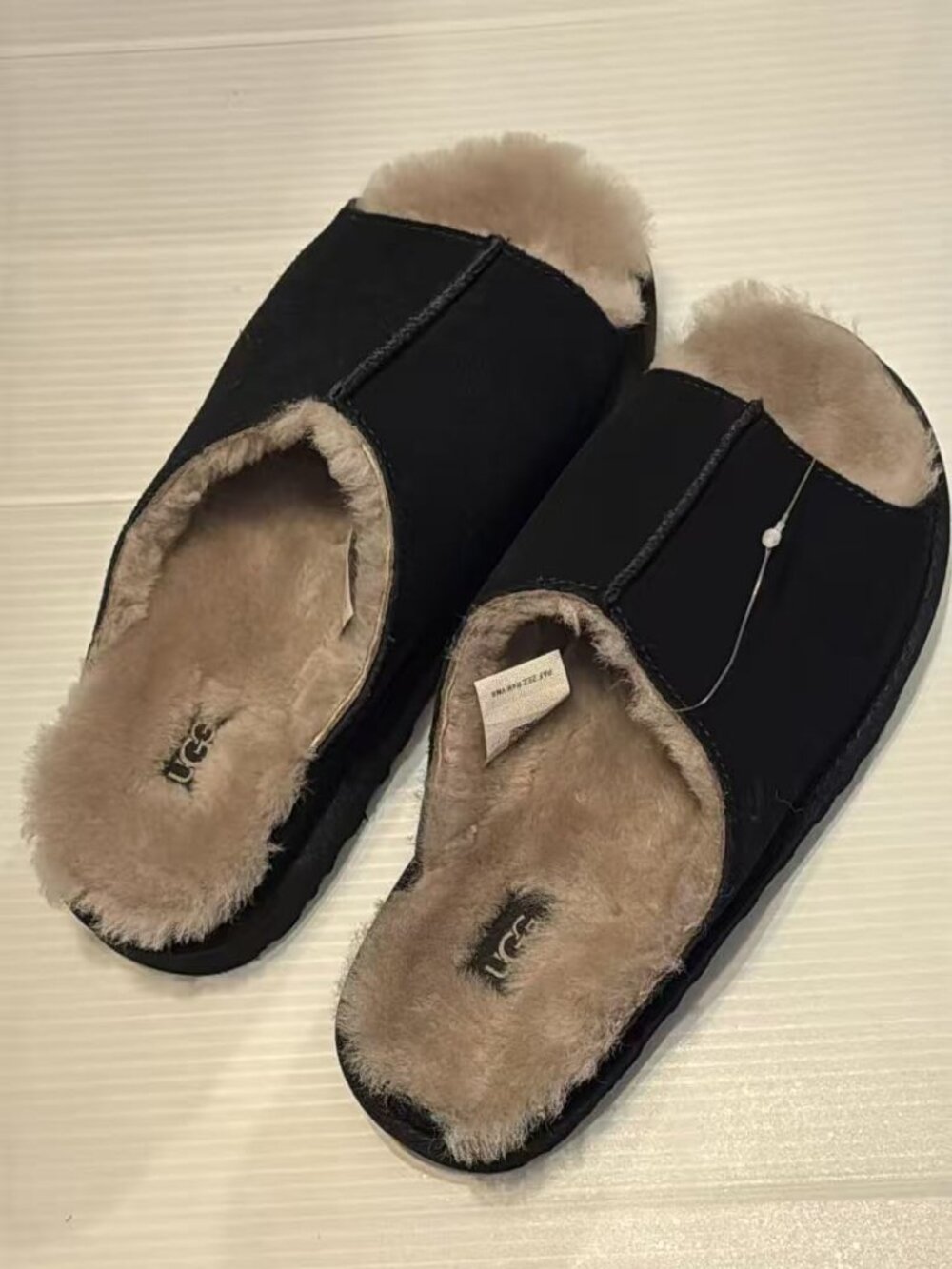 UGG Women's greenport slidesy Black US7/ EU38